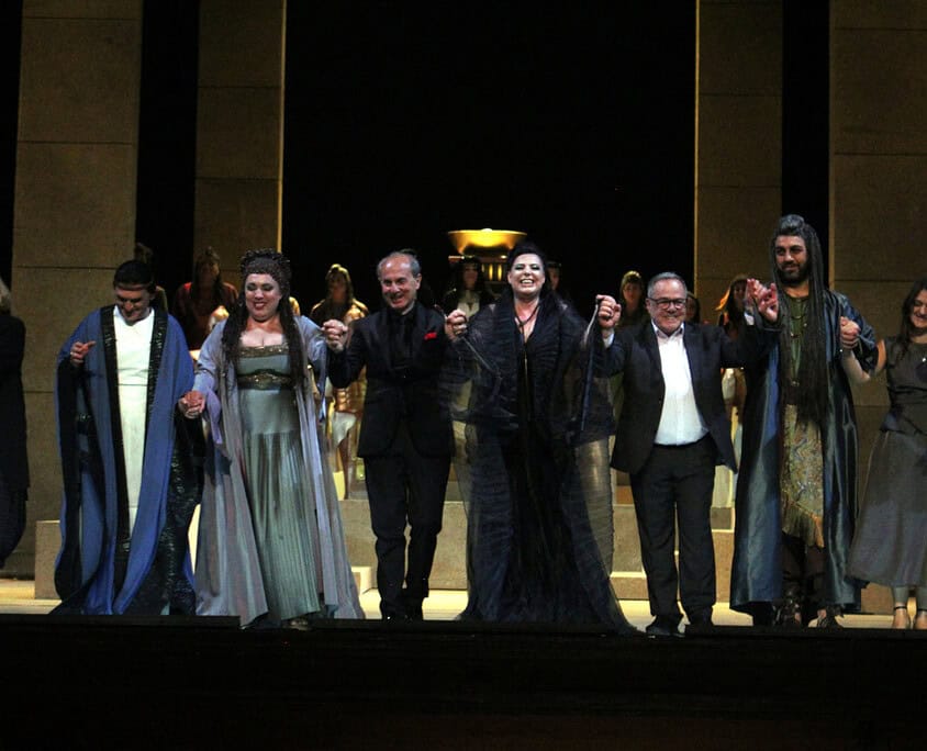 Le Salon Musical, performance teatrale con attori in costumi storici sul palco.