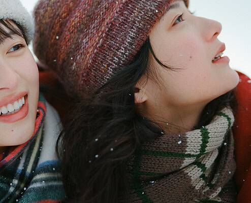 117146-LOOK_BACK_-_Natsuki_Deguchi_and_Aju_Makita__1_